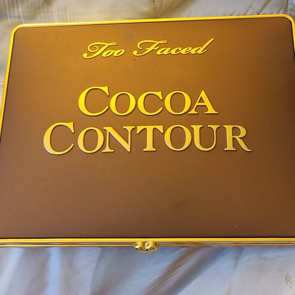 Too faced  contour/ highlighting  palette